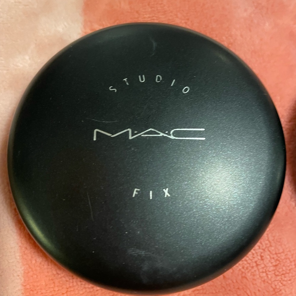 MAC Powder Compact Bundle - Picture 3 of 13